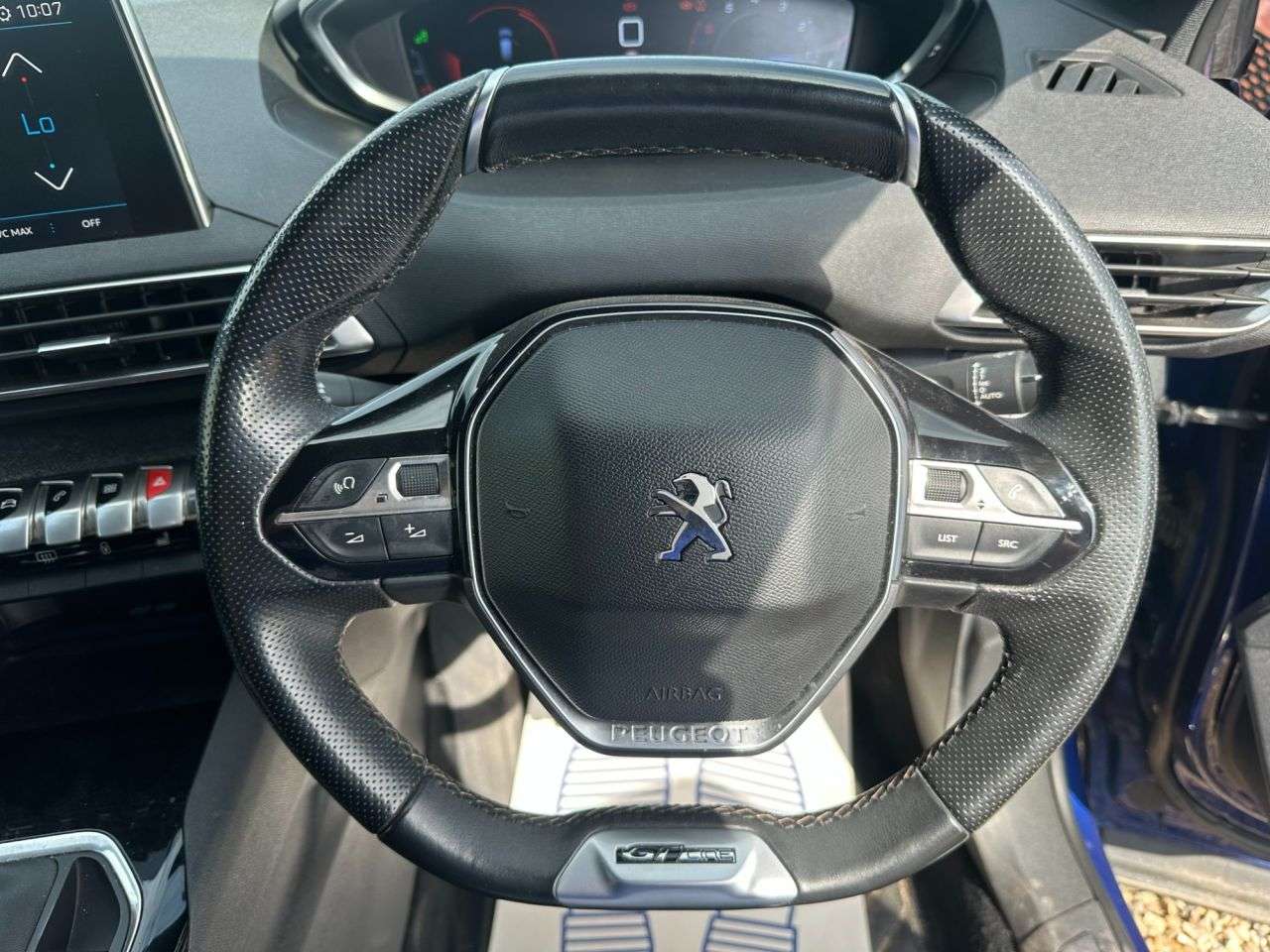 2017 PEUGEOT 3008 2017 PEUGEOT 3008