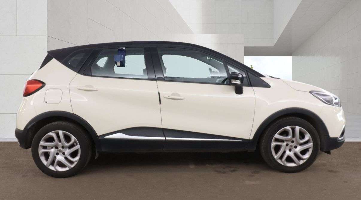 A 2015 RENAULT CAPTUR 1.5 dCi ENERGY Dynamique MediaNav SUV 5dr Diesel Manual Euro 5 (s/s) (90 ps A 2015 RENAULT CAPTUR 1.5 dCi ENERGY Dynamique MediaNav SUV 5dr Diesel Manual Euro 5 (s/s) (90 ps