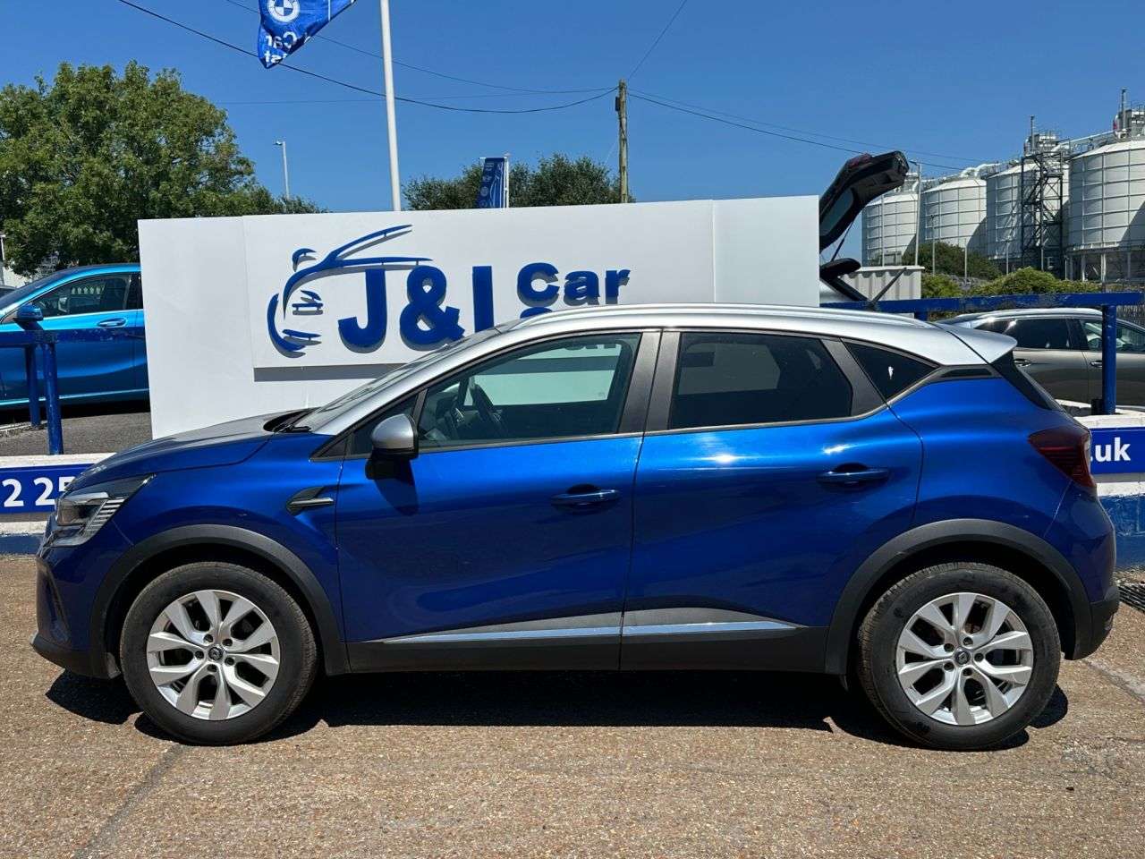 A 2020 RENAULT CAPTUR 1.3 TCe Iconic SUV 5dr Petrol Manual Euro 6 (s/s) (130 ps) GREAT SERVICE HI A 2020 RENAULT CAPTUR 1.3 TCe Iconic SUV 5dr Petrol Manual Euro 6 (s/s) (130 ps) GREAT SERVICE HI