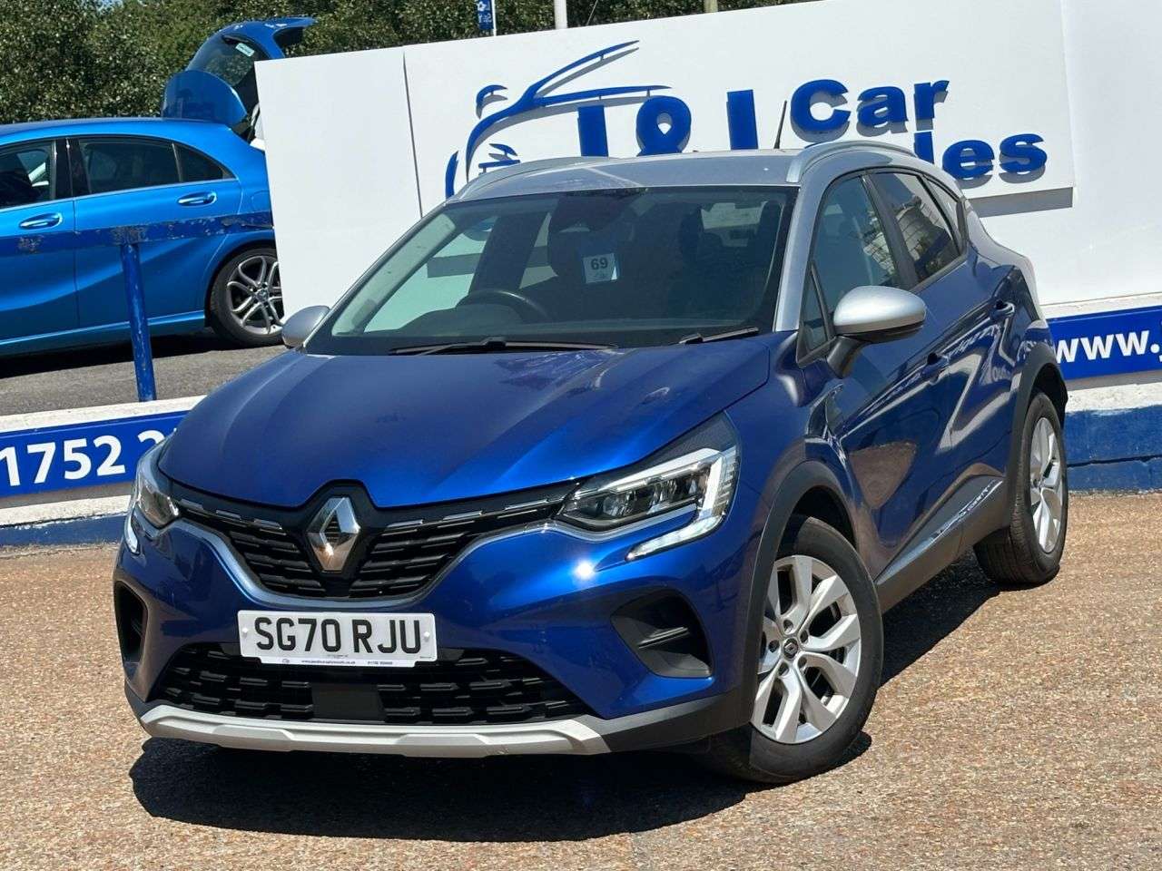 A 2020 RENAULT CAPTUR 1.3 TCe Iconic SUV 5dr Petrol Manual Euro 6 (s/s) (130 ps) GREAT SERVICE HI A 2020 RENAULT CAPTUR 1.3 TCe Iconic SUV 5dr Petrol Manual Euro 6 (s/s) (130 ps) GREAT SERVICE HI