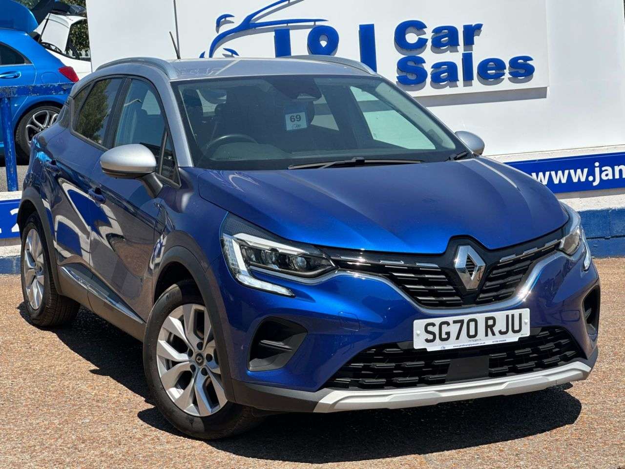A 2020 RENAULT CAPTUR 1.3 TCe Iconic SUV 5dr Petrol Manual Euro 6 (s/s) (130 ps) GREAT SERVICE HI A 2020 RENAULT CAPTUR 1.3 TCe Iconic SUV 5dr Petrol Manual Euro 6 (s/s) (130 ps) GREAT SERVICE HI