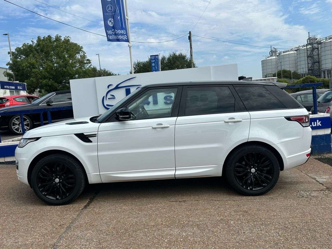 A 2017 LAND ROVER RANGE ROVER SPORT 3.0 V6 HSE Dynamic SUV 5dr Petrol Auto 4WD Euro 6 (s/s) (340 ps) GREAT SERV A 2017 LAND ROVER RANGE ROVER SPORT 3.0 V6 HSE Dynamic SUV 5dr Petrol Auto 4WD Euro 6 (s/s) (340 ps) GREAT SERV