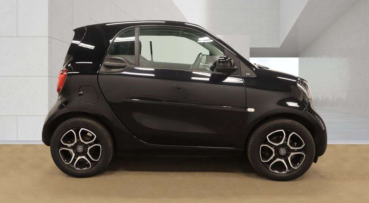 A 2017 SMART FORTWO 1.0 Prime (Premium) Coupe 2dr Petrol Twinamic Euro 6 (s/s) (71 ps) GREAT SE A 2017 SMART FORTWO 1.0 Prime (Premium) Coupe 2dr Petrol Twinamic Euro 6 (s/s) (71 ps) GREAT SE