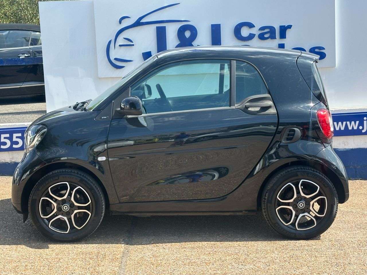 A 2017 SMART FORTWO 1.0 Prime (Premium) Coupe 2dr Petrol Twinamic Euro 6 (s/s) (71 ps) GREAT SE A 2017 SMART FORTWO 1.0 Prime (Premium) Coupe 2dr Petrol Twinamic Euro 6 (s/s) (71 ps) GREAT SE