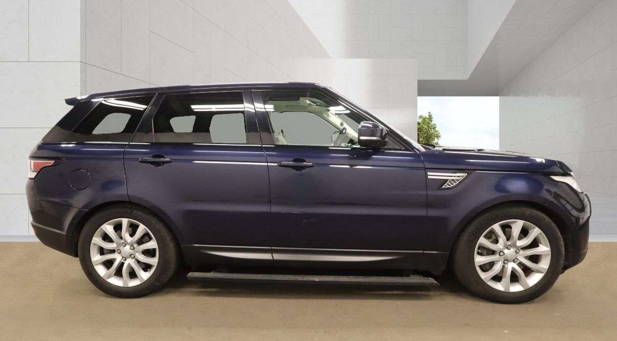 A 2017 LAND ROVER RANGE ROVER SPORT 3.0 SD V6 HSE SUV 5dr Diesel Auto 4WD Euro 6 (s/s) (306 ps) GREAT SERVICE H A 2017 LAND ROVER RANGE ROVER SPORT 3.0 SD V6 HSE SUV 5dr Diesel Auto 4WD Euro 6 (s/s) (306 ps) GREAT SERVICE H