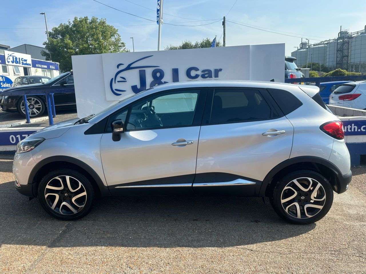 A 2016 RENAULT CAPTUR 0.9 TCe ENERGY Dynamique S Nav SUV 5dr Petrol Manual Euro 6 (s/s) (90 ps) G A 2016 RENAULT CAPTUR 0.9 TCe ENERGY Dynamique S Nav SUV 5dr Petrol Manual Euro 6 (s/s) (90 ps) G