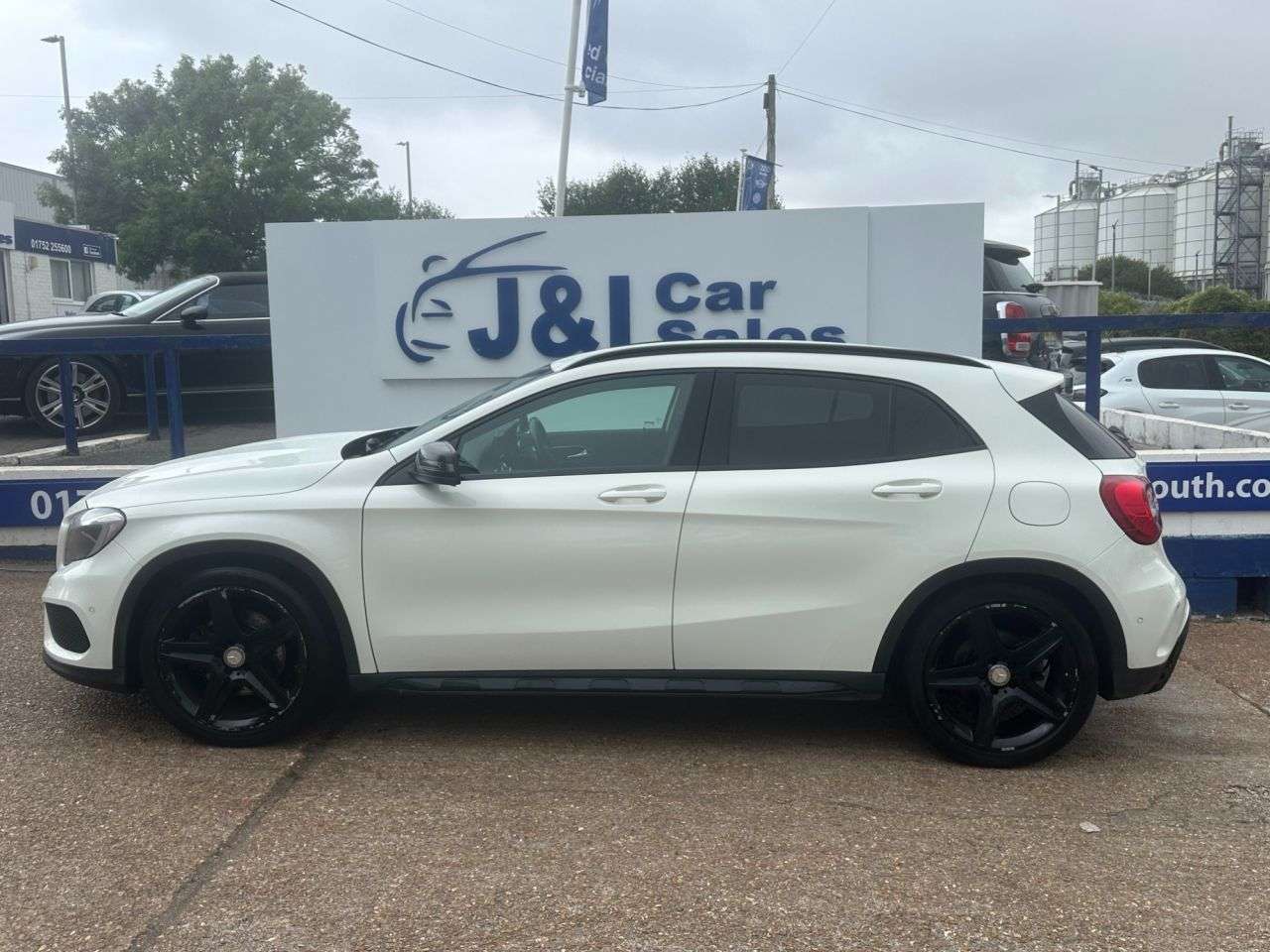 A 2014 MERCEDES-BENZ GLA 2.1 GLA220 CDI AMG Line SUV 5dr Diesel 7G-DCT 4MATIC Euro 6 (s/s) (170 ps) A 2014 MERCEDES-BENZ GLA 2.1 GLA220 CDI AMG Line SUV 5dr Diesel 7G-DCT 4MATIC Euro 6 (s/s) (170 ps)