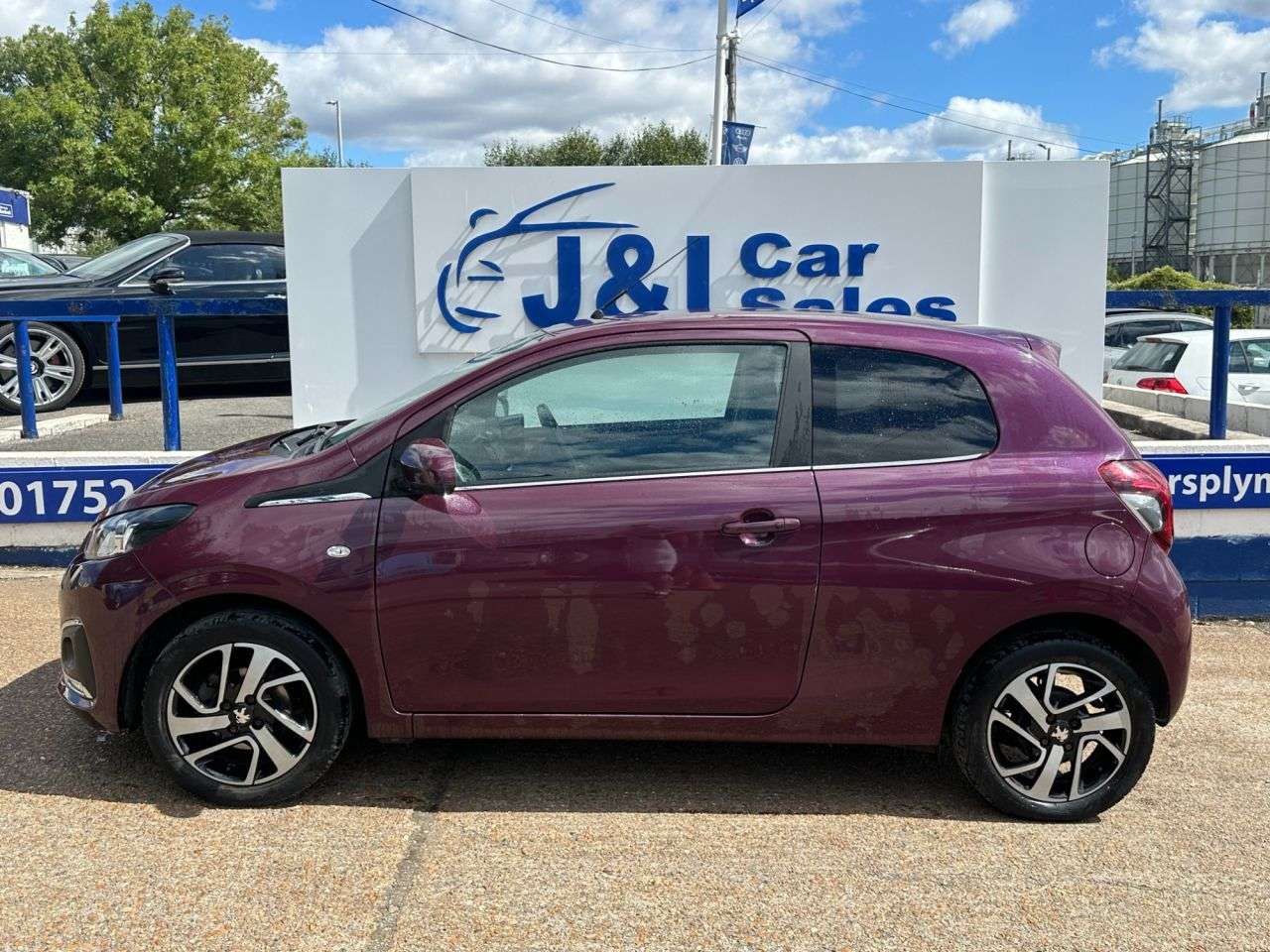 A 2017 PEUGEOT 108 1.2 PureTech Allure Hatchback 3dr Petrol Manual Euro 6 (82 ps) GREAT SERVIC A 2017 PEUGEOT 108 1.2 PureTech Allure Hatchback 3dr Petrol Manual Euro 6 (82 ps) GREAT SERVIC
