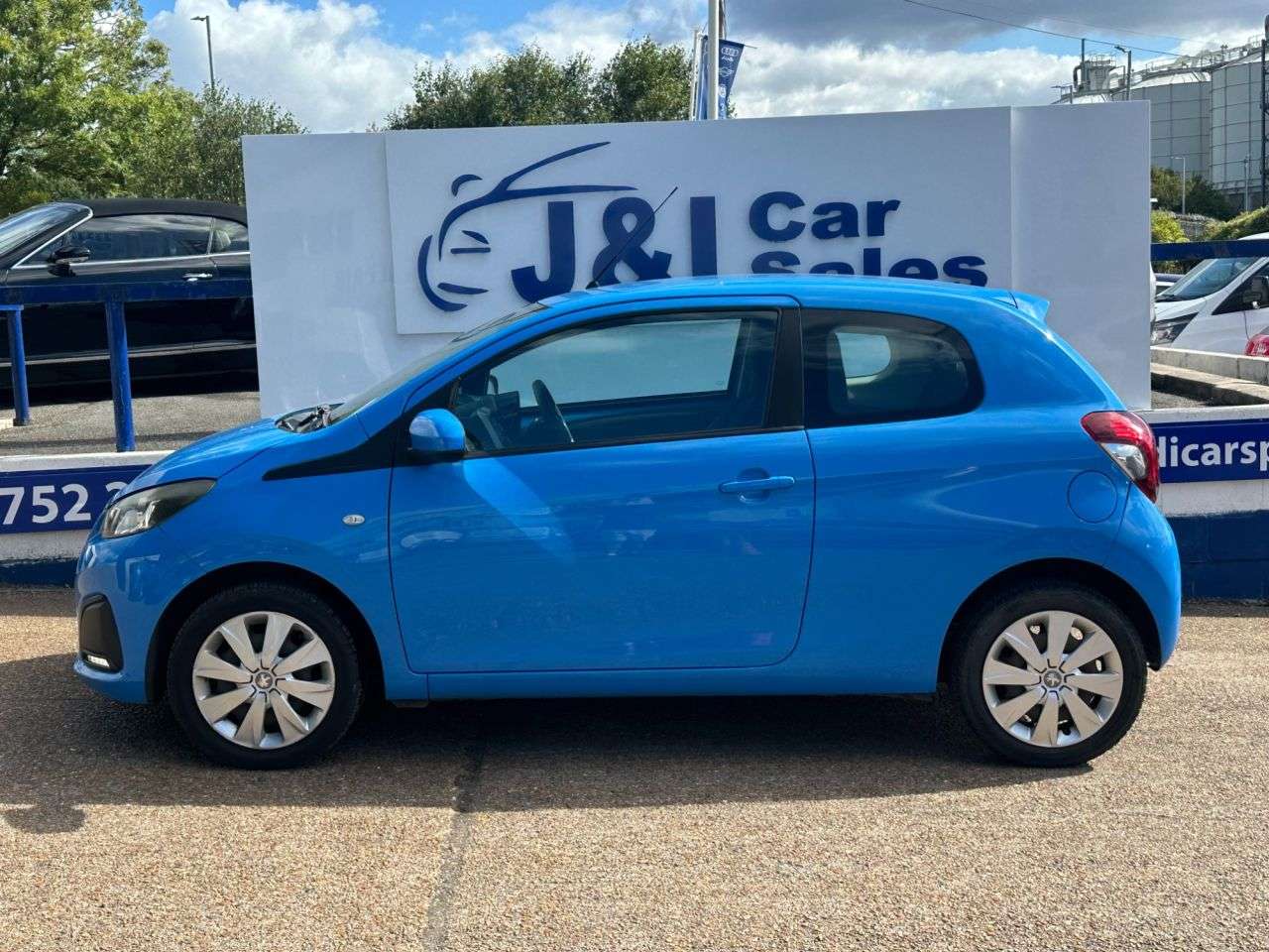 A 2015 PEUGEOT 108 1.0 Active Hatchback 3dr Petrol Manual Euro 6 (68 ps) GREAT SERVICE HISTORY A 2015 PEUGEOT 108 1.0 Active Hatchback 3dr Petrol Manual Euro 6 (68 ps) GREAT SERVICE HISTORY