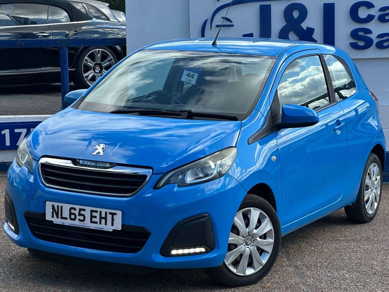 A 2015 PEUGEOT 108 1.0 Active Hatchback 3dr Petrol Manual Euro 6 (68 ps) GREAT SERVICE HISTORY A 2015 PEUGEOT 108 1.0 Active Hatchback 3dr Petrol Manual Euro 6 (68 ps) GREAT SERVICE HISTORY