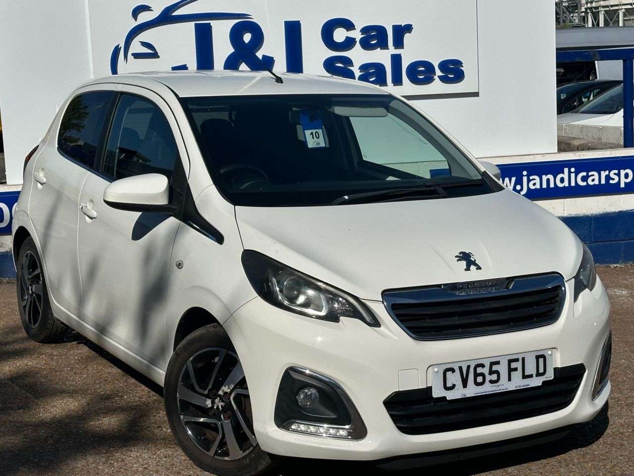 A 2015 PEUGEOT 108 1.2 PureTech Allure Hatchback 5dr Petrol Manual Euro 6 (82 ps) GREAT SERVIC A 2015 PEUGEOT 108 1.2 PureTech Allure Hatchback 5dr Petrol Manual Euro 6 (82 ps) GREAT SERVIC
