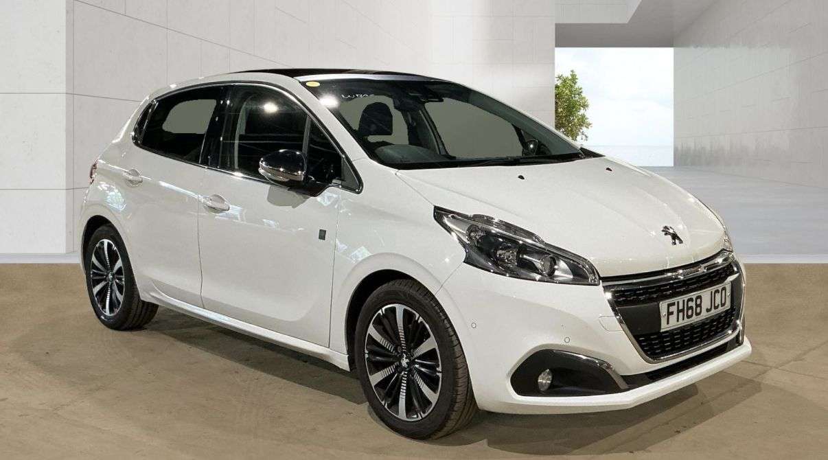 A 2019 PEUGEOT 208 1.2 PureTech Tech Edition Hatchback 5dr Petrol Manual Euro 6 (s/s) (82 ps) A 2019 PEUGEOT 208 1.2 PureTech Tech Edition Hatchback 5dr Petrol Manual Euro 6 (s/s) (82 ps)