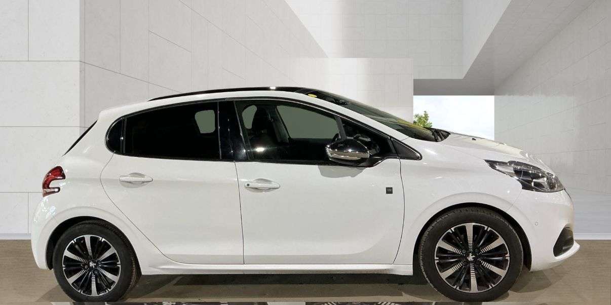A 2019 PEUGEOT 208 1.2 PureTech Tech Edition Hatchback 5dr Petrol Manual Euro 6 (s/s) (82 ps) A 2019 PEUGEOT 208 1.2 PureTech Tech Edition Hatchback 5dr Petrol Manual Euro 6 (s/s) (82 ps)
