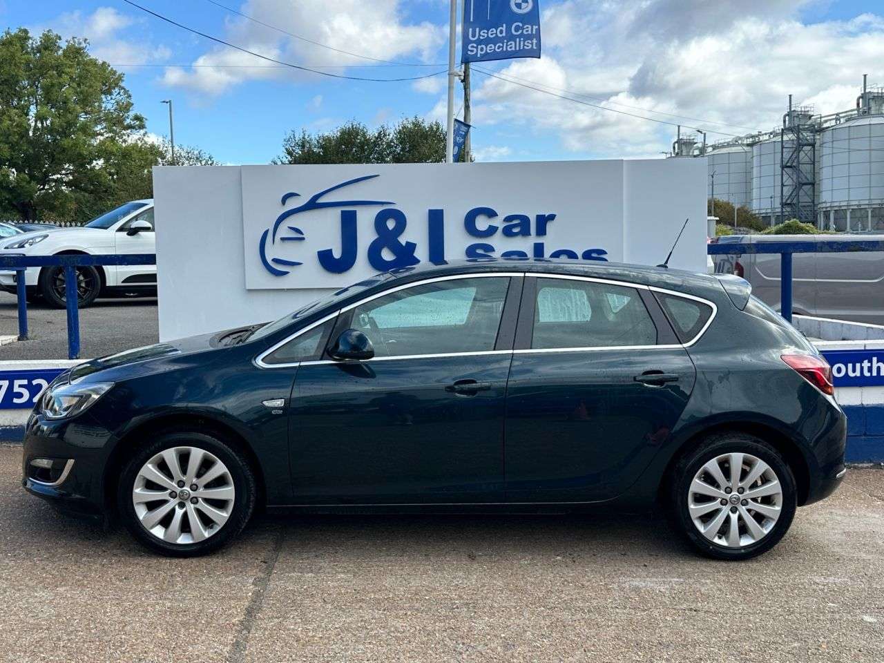 A 2015 VAUXHALL ASTRA 1.6 16v Elite Hatchback 5dr Petrol Manual Euro 5 (115 ps) GREAT SERVICE HIS A 2015 VAUXHALL ASTRA 1.6 16v Elite Hatchback 5dr Petrol Manual Euro 5 (115 ps) GREAT SERVICE HIS