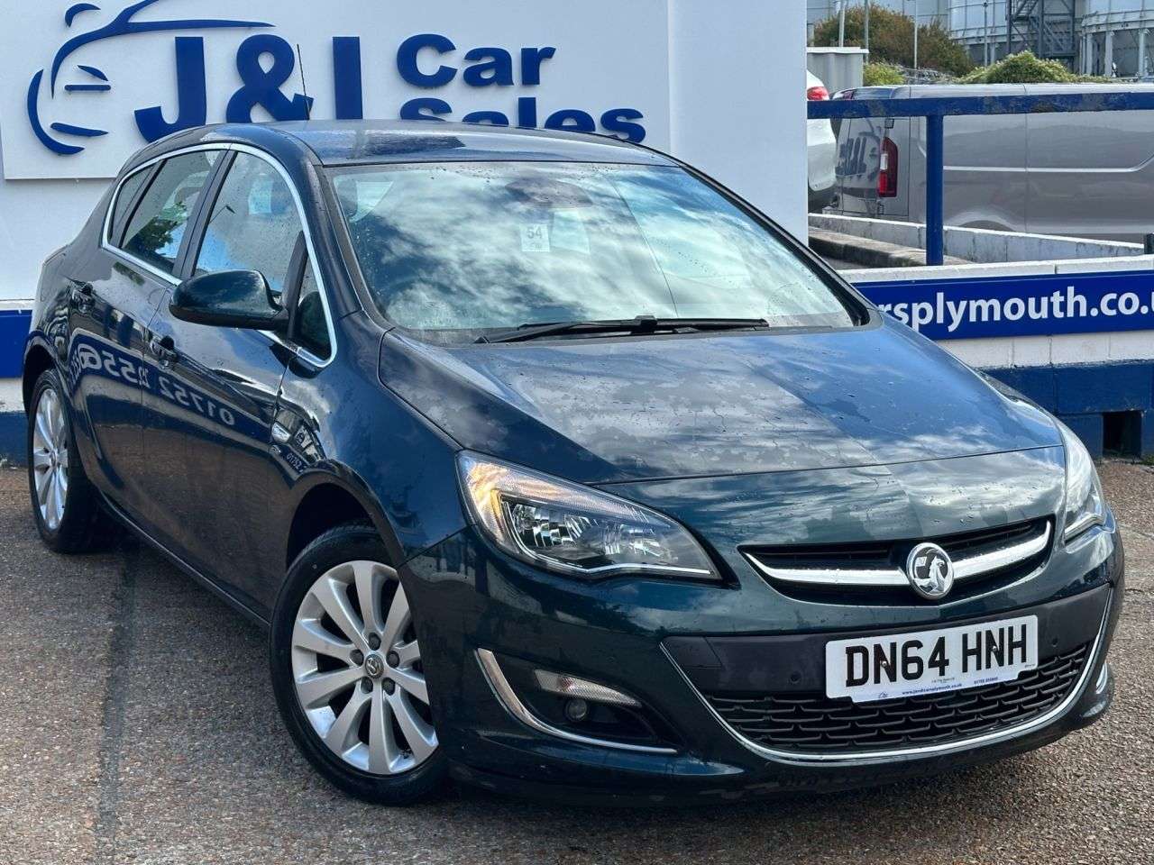 A 2015 VAUXHALL ASTRA 1.6 16v Elite Hatchback 5dr Petrol Manual Euro 5 (115 ps) GREAT SERVICE HIS A 2015 VAUXHALL ASTRA 1.6 16v Elite Hatchback 5dr Petrol Manual Euro 5 (115 ps) GREAT SERVICE HIS