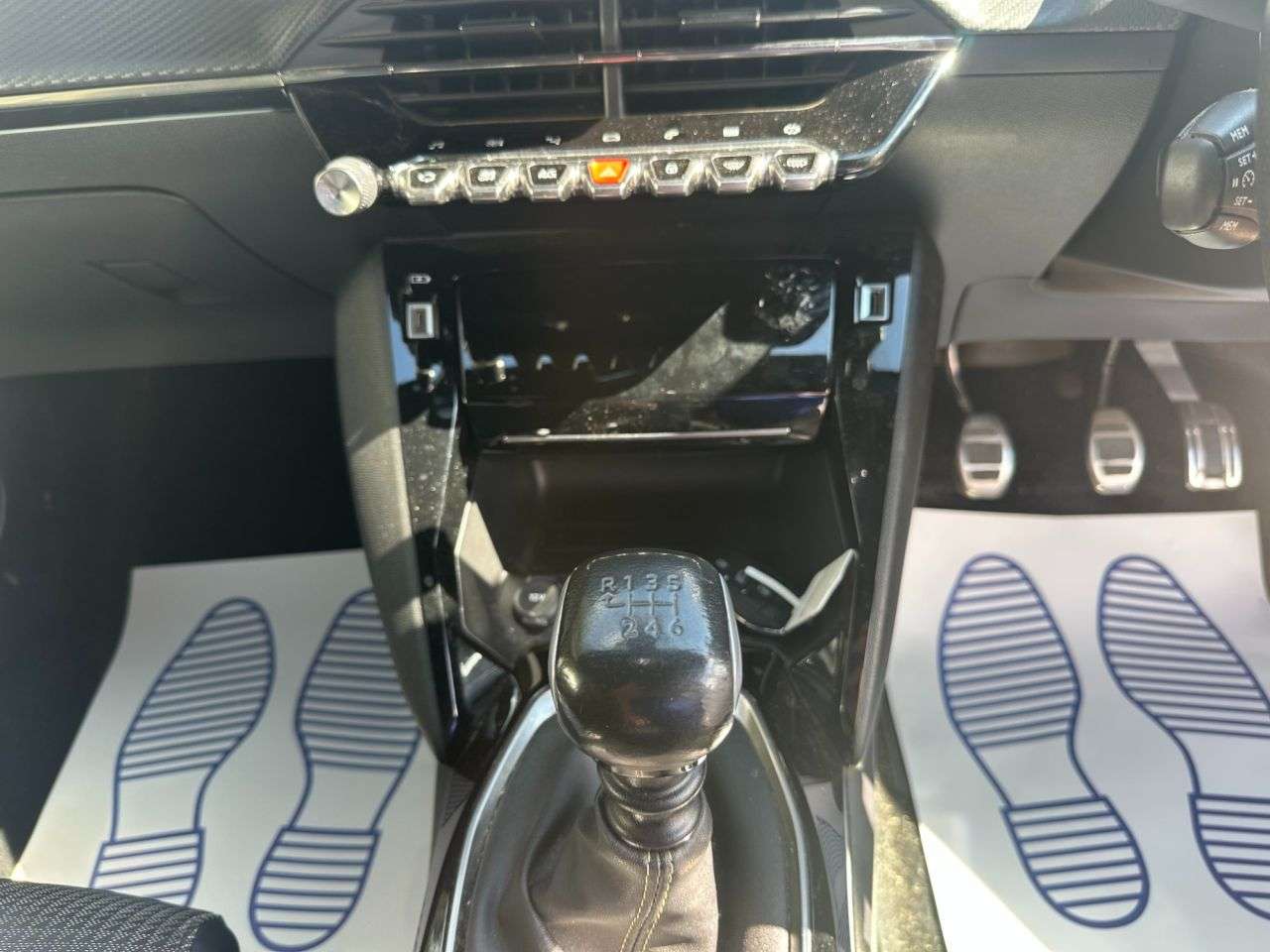 2021 PEUGEOT 208 2021 PEUGEOT 208