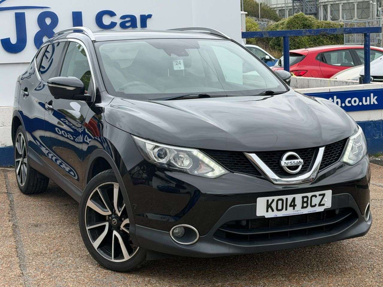 A 2014 NISSAN QASHQAI 1.2 DIG-T Tekna SUV 5dr Petrol Manual 2WD Euro 5 (s/s) (115 ps) GREAT SERVI A 2014 NISSAN QASHQAI 1.2 DIG-T Tekna SUV 5dr Petrol Manual 2WD Euro 5 (s/s) (115 ps) GREAT SERVI