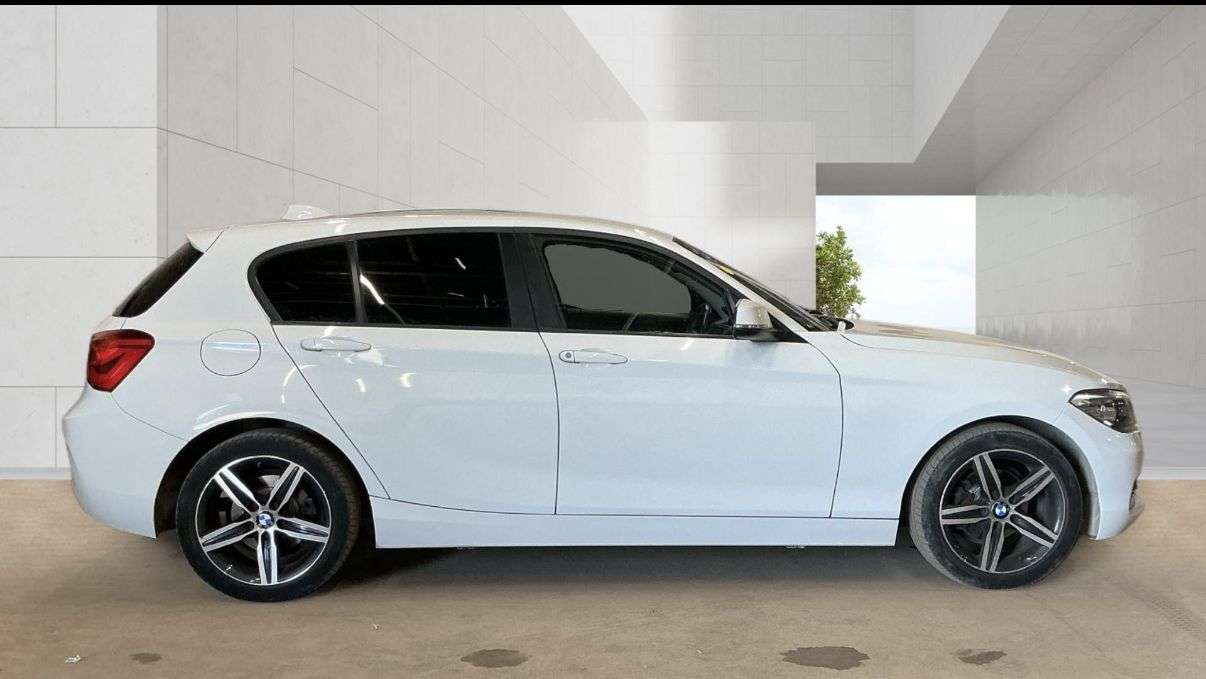 A 2018 BMW 1 SERIES 1.5 118i Sport Hatchback 5dr Petrol Manual Euro 6 (s/s) (136 ps) GREAT SERV A 2018 BMW 1 SERIES 1.5 118i Sport Hatchback 5dr Petrol Manual Euro 6 (s/s) (136 ps) GREAT SERV