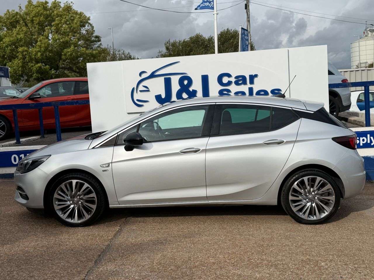 A 2021 VAUXHALL ASTRA 1.2 Turbo Griffin Edition Hatchback 5dr Petrol Manual Euro 6 (s/s) (145 ps) A 2021 VAUXHALL ASTRA 1.2 Turbo Griffin Edition Hatchback 5dr Petrol Manual Euro 6 (s/s) (145 ps)
