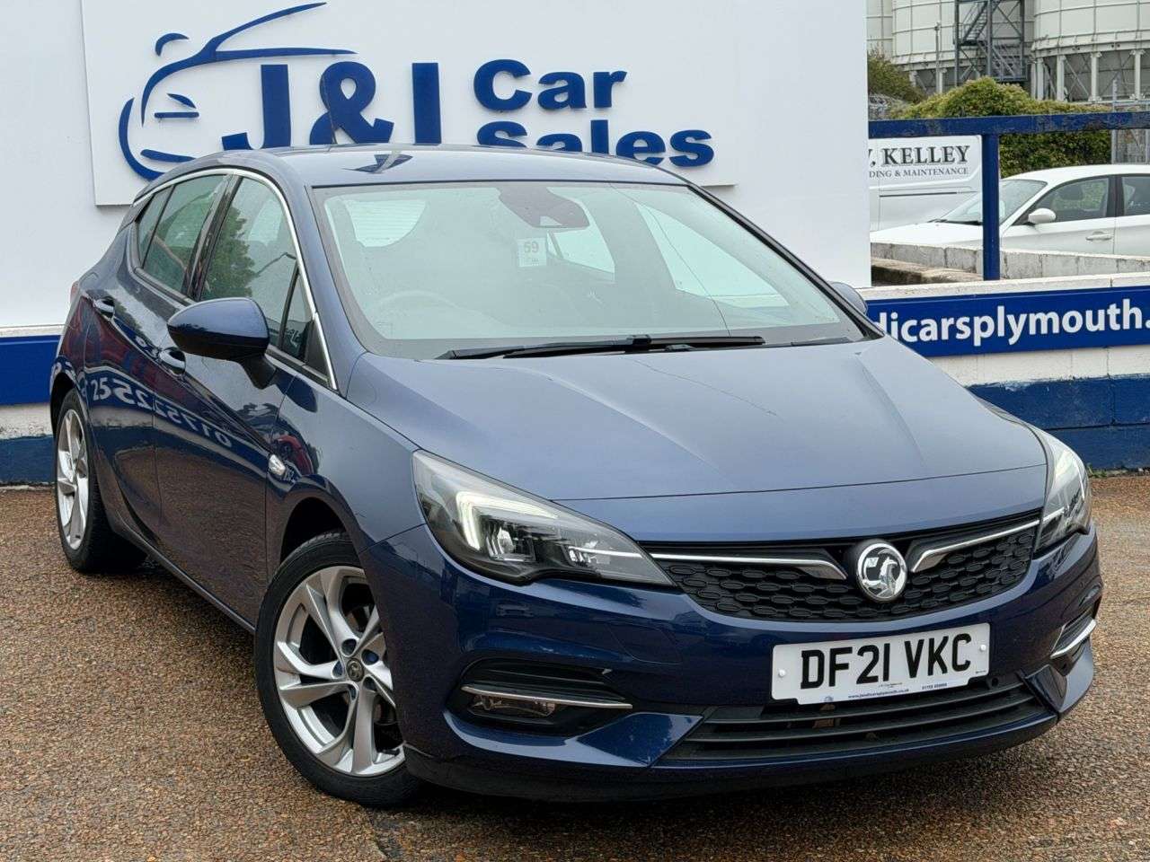 A 2021 VAUXHALL ASTRA 1.2 Turbo SRi Hatchback 5dr Petrol Manual Euro 6 (s/s) (145 ps) A GREAT EXA A 2021 VAUXHALL ASTRA 1.2 Turbo SRi Hatchback 5dr Petrol Manual Euro 6 (s/s) (145 ps) A GREAT EXA
