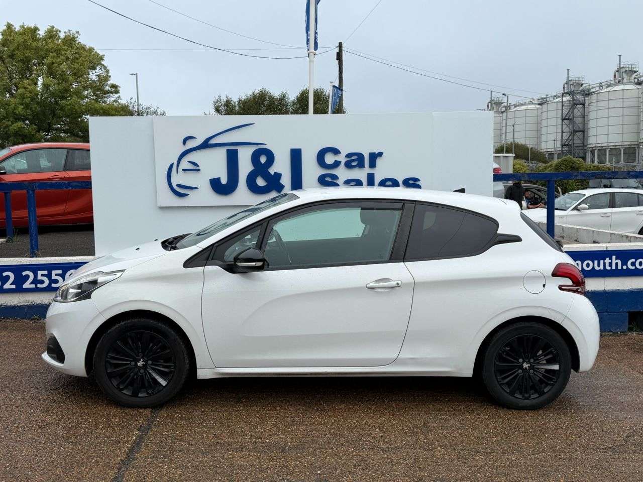 A 2017 PEUGEOT 208 1.2 PureTech Black Edition Hatchback 3dr Petrol Manual Euro 6 (82 ps) GREAT A 2017 PEUGEOT 208 1.2 PureTech Black Edition Hatchback 3dr Petrol Manual Euro 6 (82 ps) GREAT