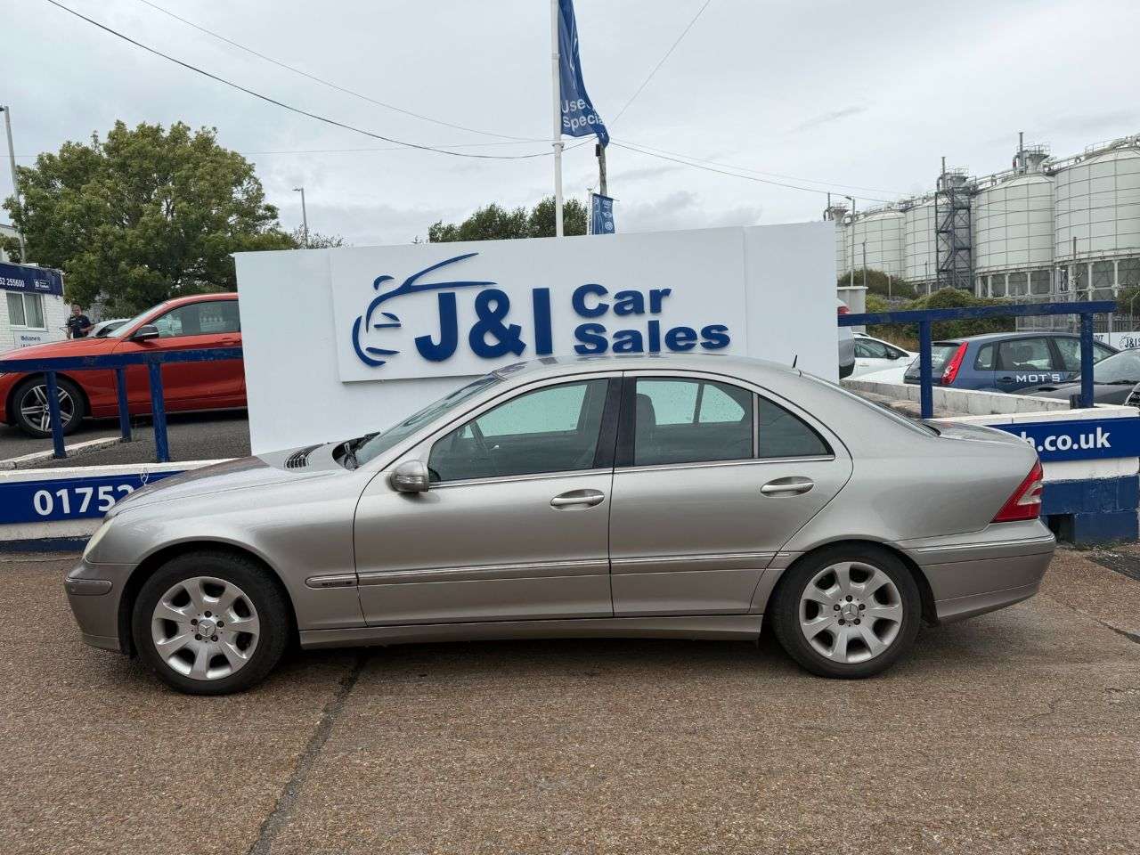 A 2006 MERCEDES-BENZ C CLASS 2.1 C220 CDI Elegance SE Saloon 4dr Diesel Automatic (178 g/km, 150 bhp) GR A 2006 MERCEDES-BENZ C CLASS 2.1 C220 CDI Elegance SE Saloon 4dr Diesel Automatic (178 g/km, 150 bhp) GR