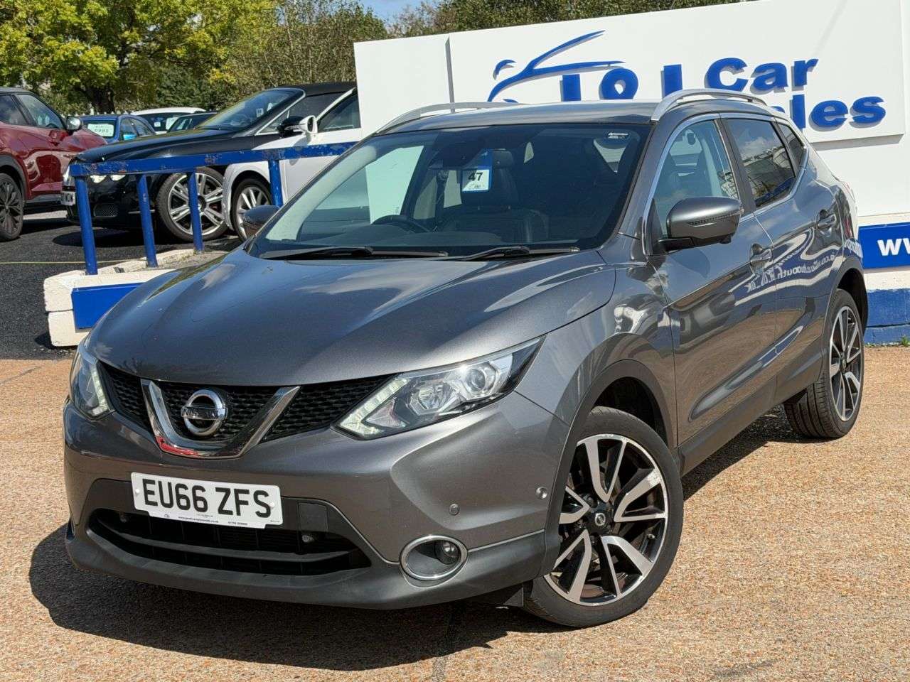 A 2016 NISSAN QASHQAI 1.2 DIG-T Tekna SUV 5dr Petrol Manual 2WD Euro 6 (s/s) (115 ps) GREAT SERVI A 2016 NISSAN QASHQAI 1.2 DIG-T Tekna SUV 5dr Petrol Manual 2WD Euro 6 (s/s) (115 ps) GREAT SERVI