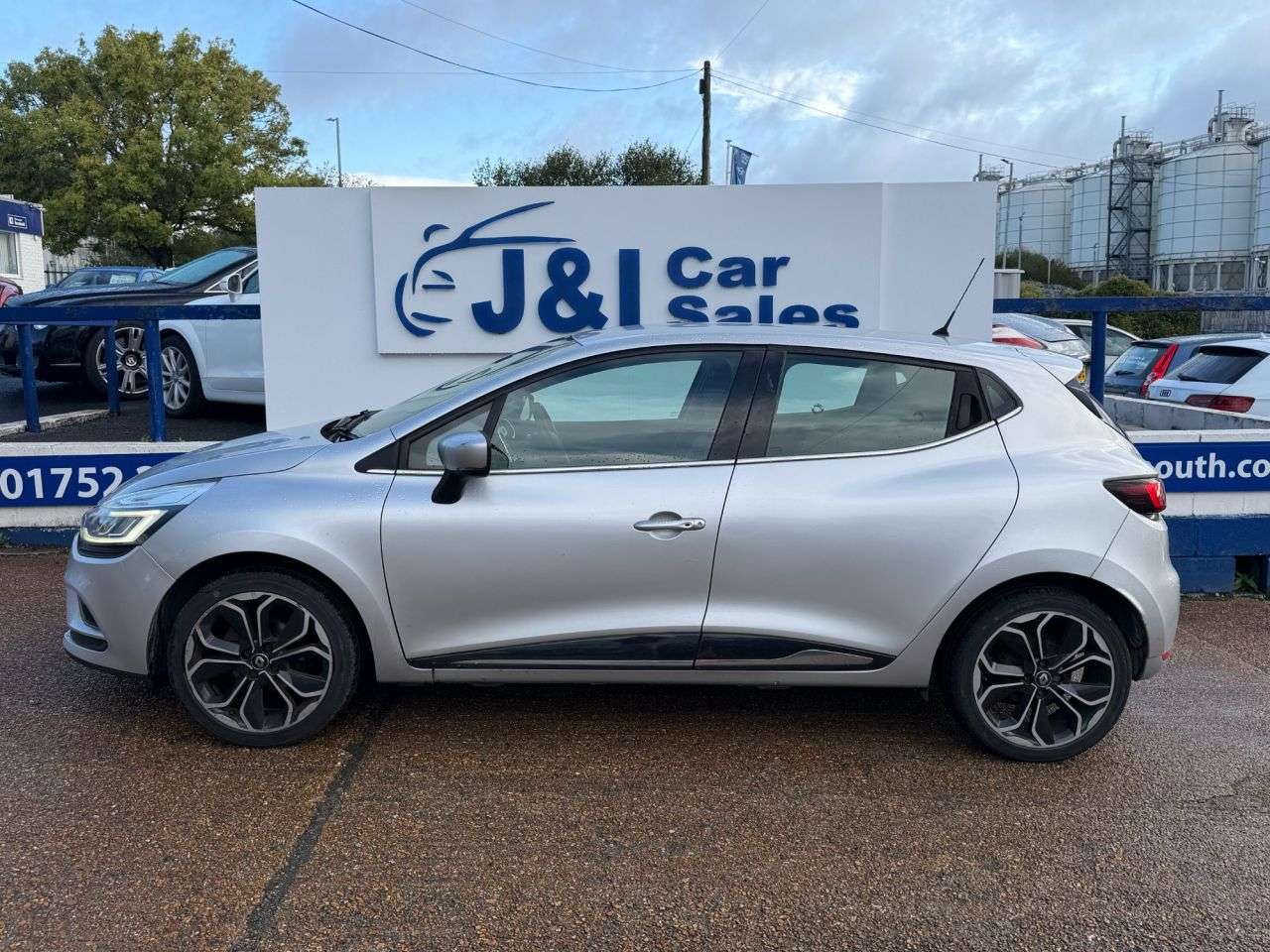 A 2017 RENAULT CLIO 0.9 TCe Dynamique S Nav Hatchback 5dr Petrol Manual Euro 6 (s/s) (90 ps) GR A 2017 RENAULT CLIO 0.9 TCe Dynamique S Nav Hatchback 5dr Petrol Manual Euro 6 (s/s) (90 ps) GR