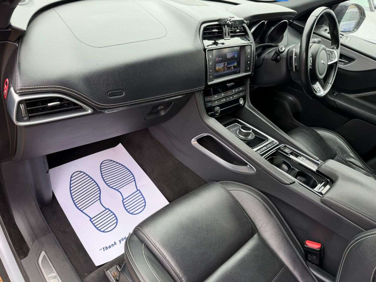 2017 JAGUAR F-PACE 2017 JAGUAR F-PACE