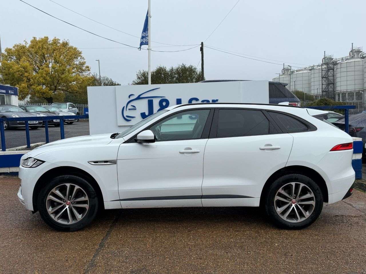 A 2017 JAGUAR F-PACE 2.0 D240 R-Sport SUV 5dr Diesel Auto AWD Euro 6 (s/s) (240 ps) GREAT SERVIC A 2017 JAGUAR F-PACE 2.0 D240 R-Sport SUV 5dr Diesel Auto AWD Euro 6 (s/s) (240 ps) GREAT SERVIC