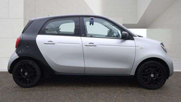 A 2015 SMART FORFOUR 0.9T Proxy (Premium) Hatchback 5dr Petrol Manual Euro 6 (s/s) (90 ps) GREAT A 2015 SMART FORFOUR 0.9T Proxy (Premium) Hatchback 5dr Petrol Manual Euro 6 (s/s) (90 ps) GREAT