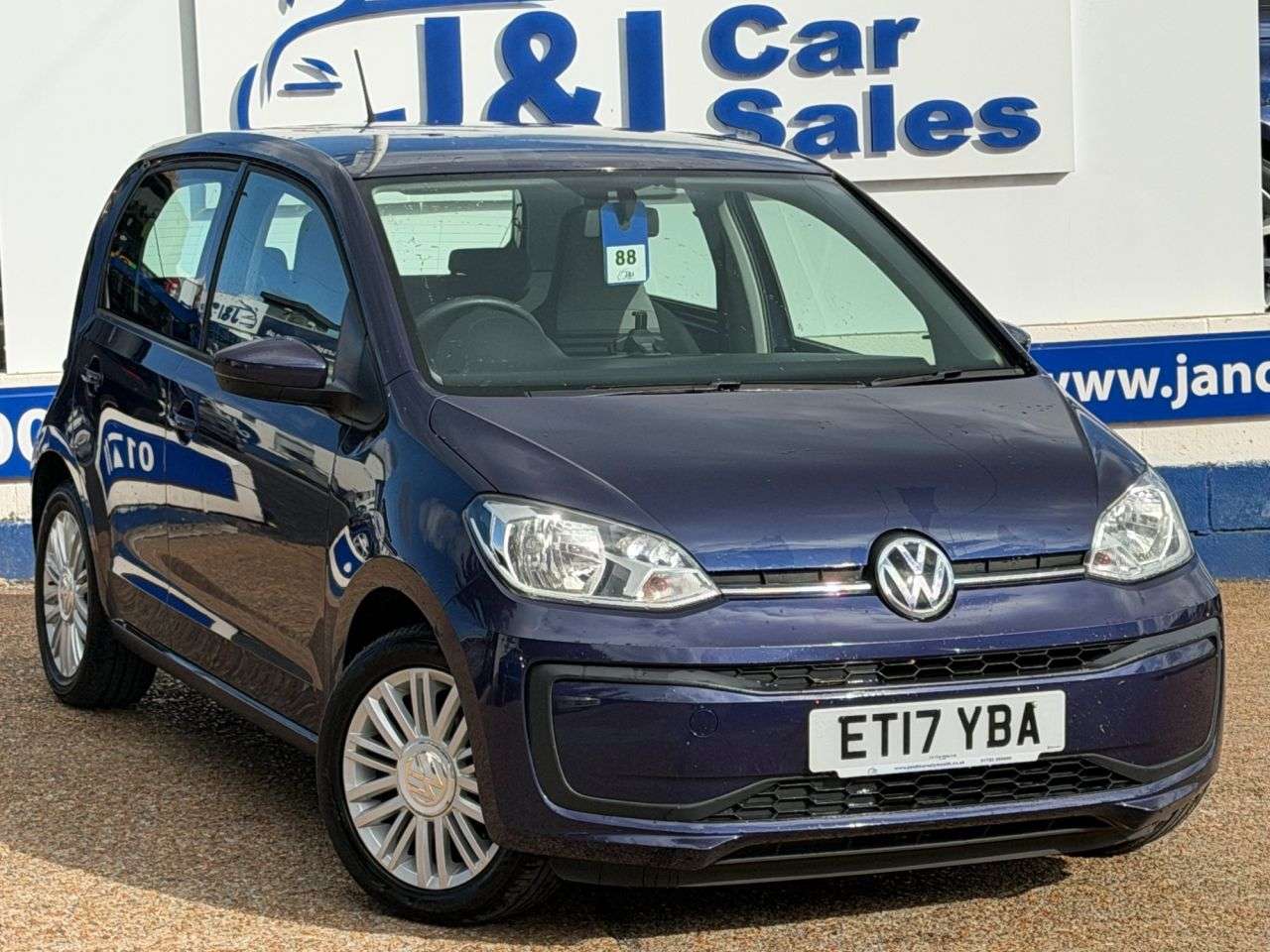A 2017 VOLKSWAGEN UP! 1.0 Move up! Hatchback 5dr Petrol Manual Euro 6 (s/s) (60 ps) A 2017 VOLKSWAGEN UP! 1.0 Move up! Hatchback 5dr Petrol Manual Euro 6 (s/s) (60 ps)