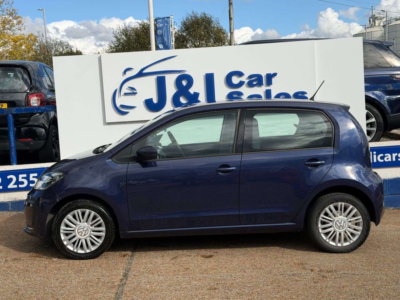 A 2017 VOLKSWAGEN UP! 1.0 Move up! Hatchback 5dr Petrol Manual Euro 6 (s/s) (60 ps) A 2017 VOLKSWAGEN UP! 1.0 Move up! Hatchback 5dr Petrol Manual Euro 6 (s/s) (60 ps)