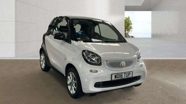 A 2016 SMART FORTWO 1.0 Passion Coupe 2dr Petrol Twinamic Euro 6 (s/s) (71 ps) A GREAT EXAMPLE A 2016 SMART FORTWO 1.0 Passion Coupe 2dr Petrol Twinamic Euro 6 (s/s) (71 ps) A GREAT EXAMPLE