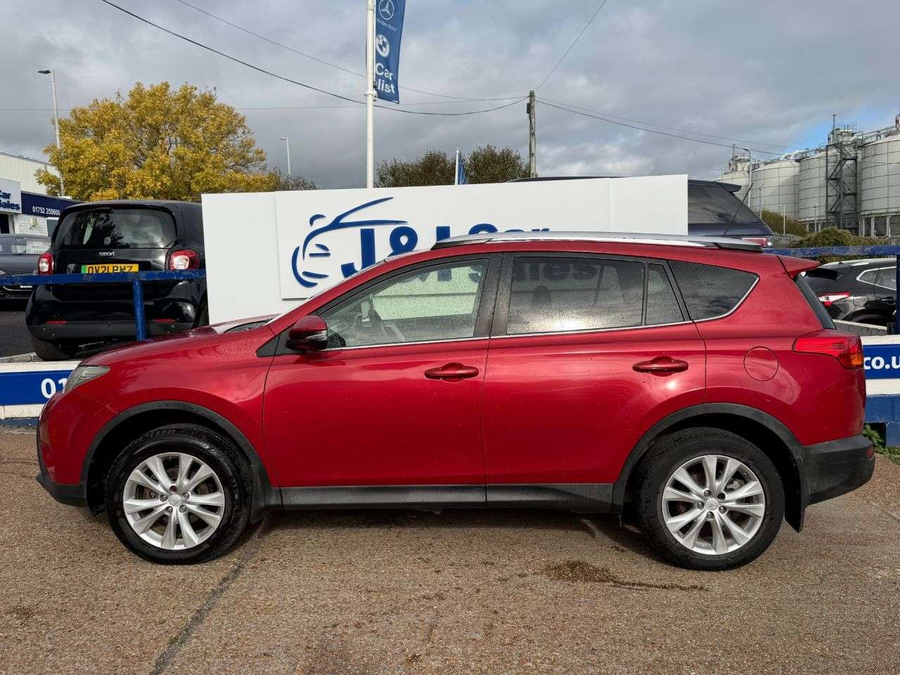 A 2013 TOYOTA RAV4 2.2 D-4D Invincible SUV 5dr Diesel Manual 4WD Euro 5 (150 ps) GREAT SERVICE A 2013 TOYOTA RAV4 2.2 D-4D Invincible SUV 5dr Diesel Manual 4WD Euro 5 (150 ps) GREAT SERVICE