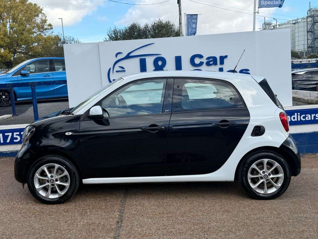 A 2016 SMART FORFOUR 0.9T Passion Hatchback 5dr Petrol Twinamic Euro 6 (s/s) (90 ps) GREAT SERVI A 2016 SMART FORFOUR 0.9T Passion Hatchback 5dr Petrol Twinamic Euro 6 (s/s) (90 ps) GREAT SERVI