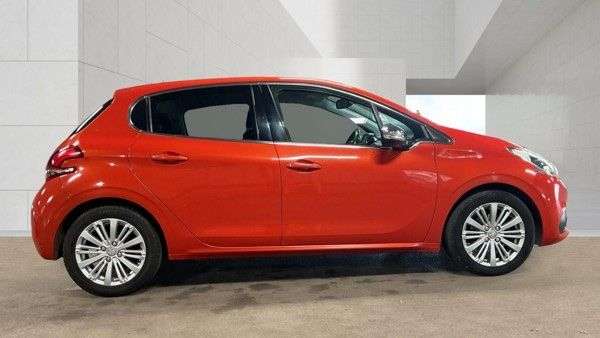 A 2016 PEUGEOT 208 1.2 PureTech Allure Hatchback 5dr Petrol Manual Euro 6 (82 ps) GREAT SERVIC A 2016 PEUGEOT 208 1.2 PureTech Allure Hatchback 5dr Petrol Manual Euro 6 (82 ps) GREAT SERVIC