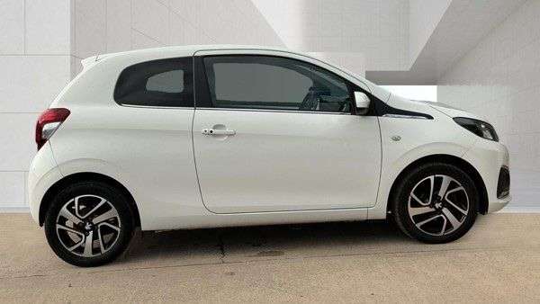 A 2017 PEUGEOT 108 1.2 PureTech Allure Hatchback 3dr Petrol Manual Euro 6 (82 ps) GREAT SERVIC A 2017 PEUGEOT 108 1.2 PureTech Allure Hatchback 3dr Petrol Manual Euro 6 (82 ps) GREAT SERVIC