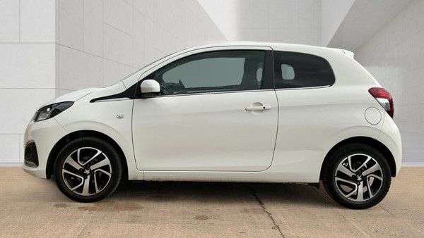 A 2017 PEUGEOT 108 1.2 PureTech Allure Hatchback 3dr Petrol Manual Euro 6 (82 ps) GREAT SERVIC A 2017 PEUGEOT 108 1.2 PureTech Allure Hatchback 3dr Petrol Manual Euro 6 (82 ps) GREAT SERVIC