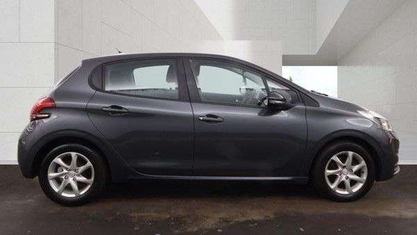 A 2017 PEUGEOT 208 1.2 PureTech Active Hatchback 5dr Petrol Manual Euro 6 (82 ps) GREAT SERVIC A 2017 PEUGEOT 208 1.2 PureTech Active Hatchback 5dr Petrol Manual Euro 6 (82 ps) GREAT SERVIC