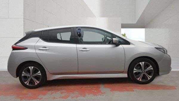A 2020 NISSAN LEAF 40kWh N-Connecta Hatchback 5dr Electric Auto (150 ps) A GREAT EXAMPLE INSID A 2020 NISSAN LEAF 40kWh N-Connecta Hatchback 5dr Electric Auto (150 ps) A GREAT EXAMPLE INSID