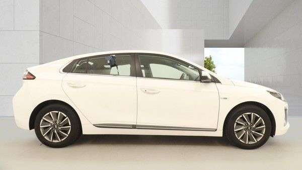 A 2020 HYUNDAI IONIQ 38.3kWh Premium Hatchback 5dr Electric Auto (136 ps) A GREAT EXAMPLE INSIDE A 2020 HYUNDAI IONIQ 38.3kWh Premium Hatchback 5dr Electric Auto (136 ps) A GREAT EXAMPLE INSIDE