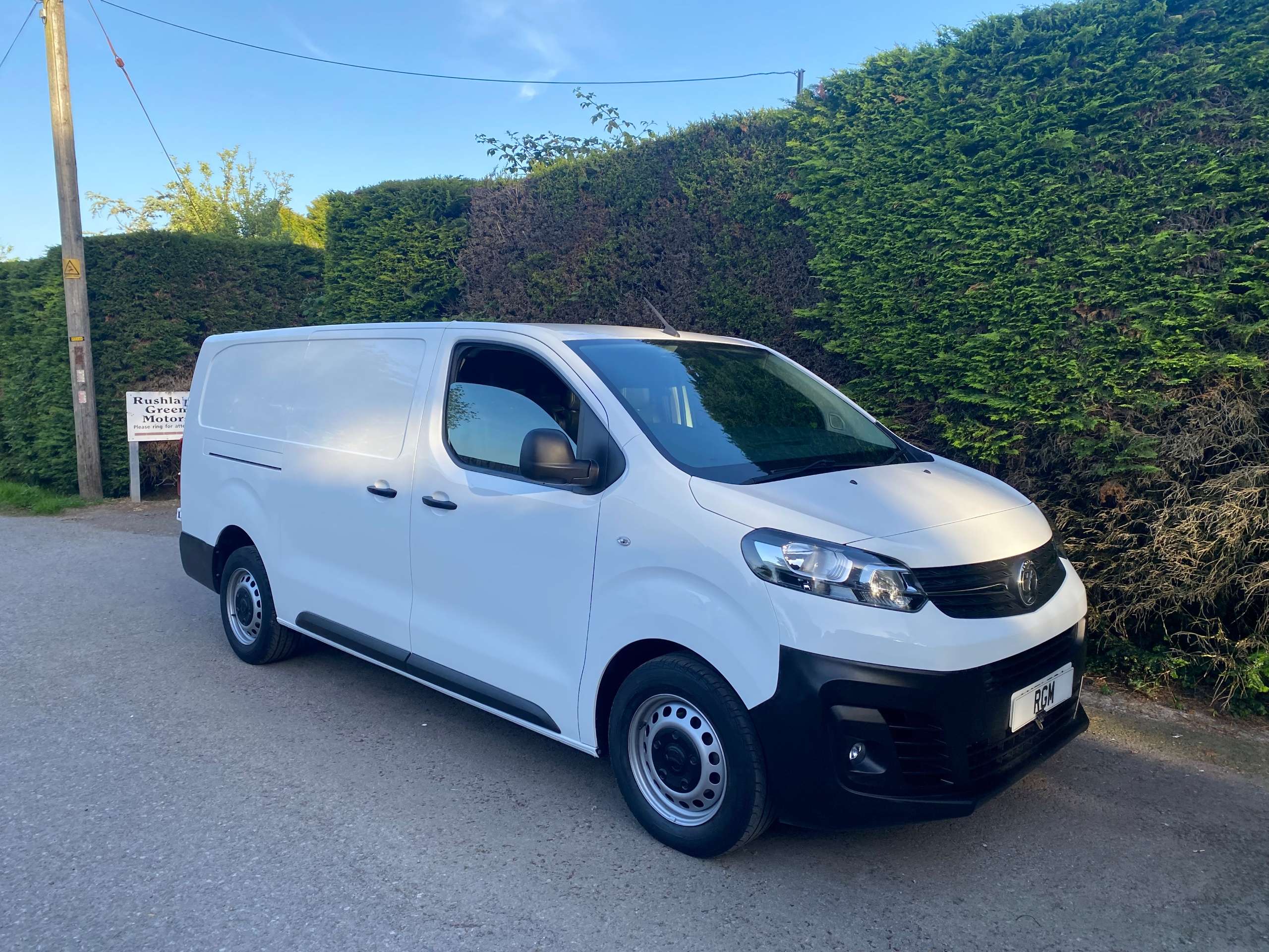 A 2021 VAUXHALL VIVARO 2900 Dynamic L2 H1 100 ps van + vat A 2021 VAUXHALL VIVARO 2900 Dynamic L2 H1 100 ps van + vat