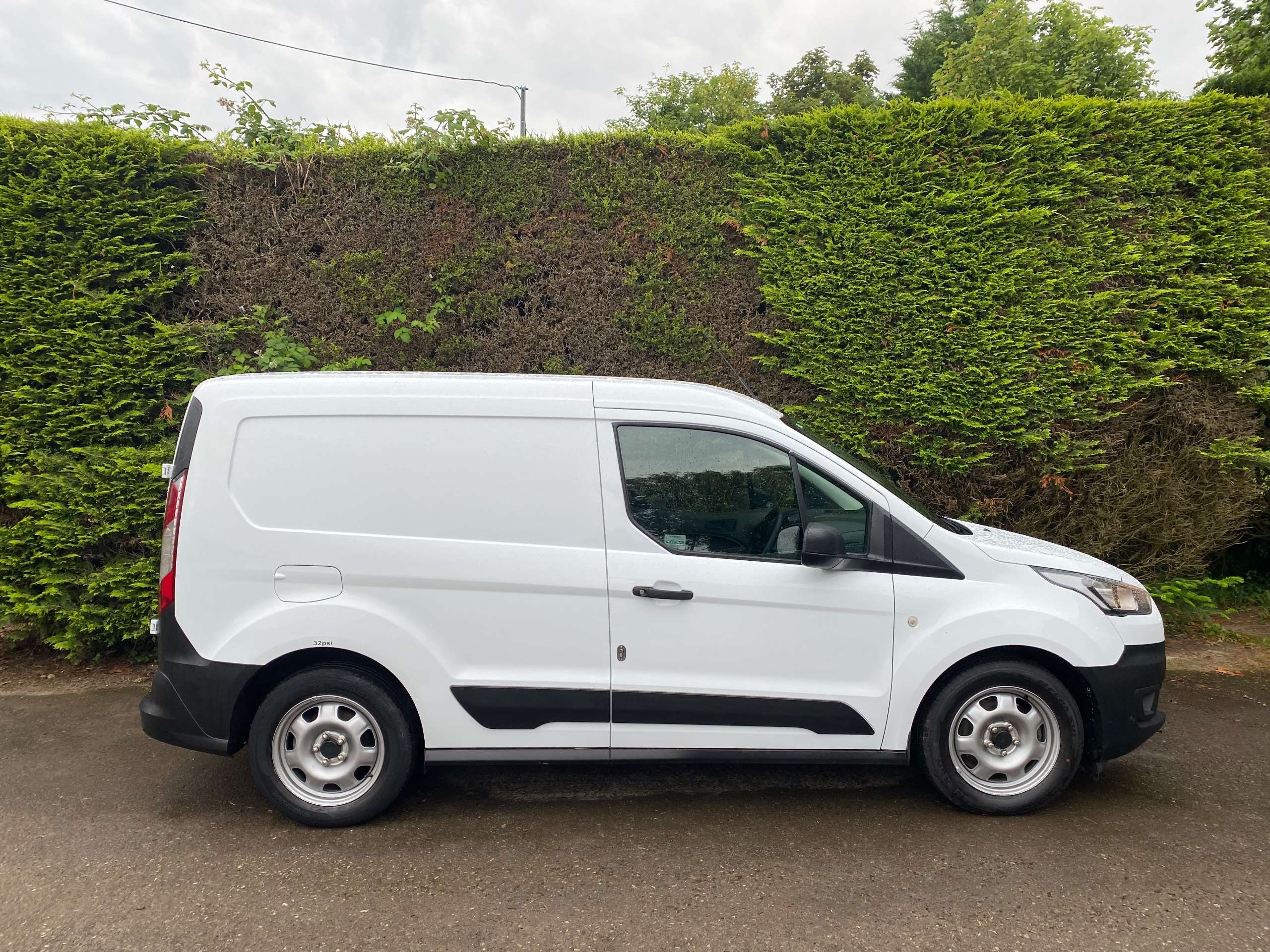 A 2020 FORD TRANSIT CONNECT 1.5 220 EcoBlue Leader Van L1 Euro 6 + vat A 2020 FORD TRANSIT CONNECT 1.5 220 EcoBlue Leader Van L1 Euro 6 + vat