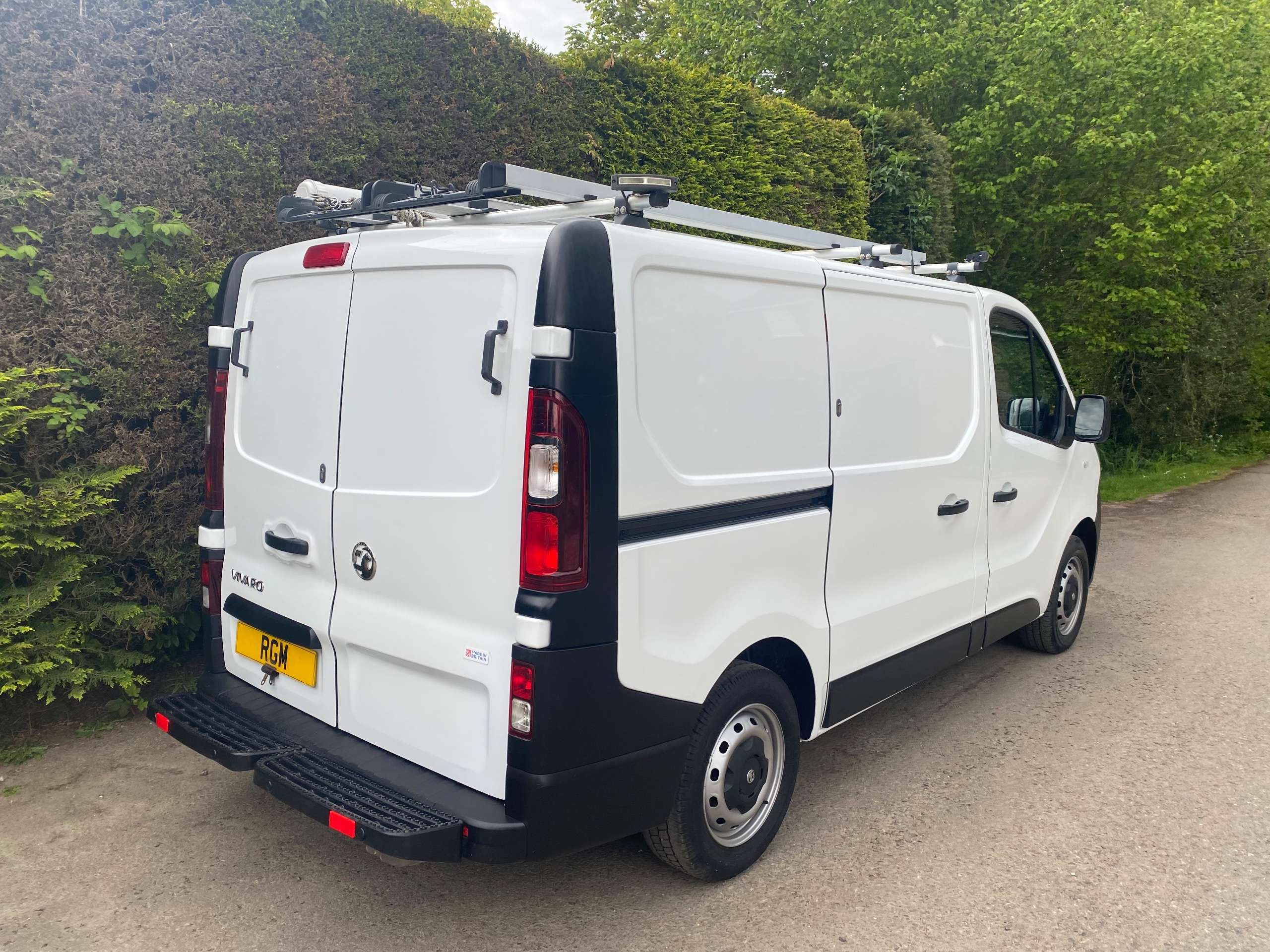 A 2018 VAUXHALL VIVARO 1.6 CDTi 2900 Panel Van L1 H1 + vat A 2018 VAUXHALL VIVARO 1.6 CDTi 2900 Panel Van L1 H1 + vat