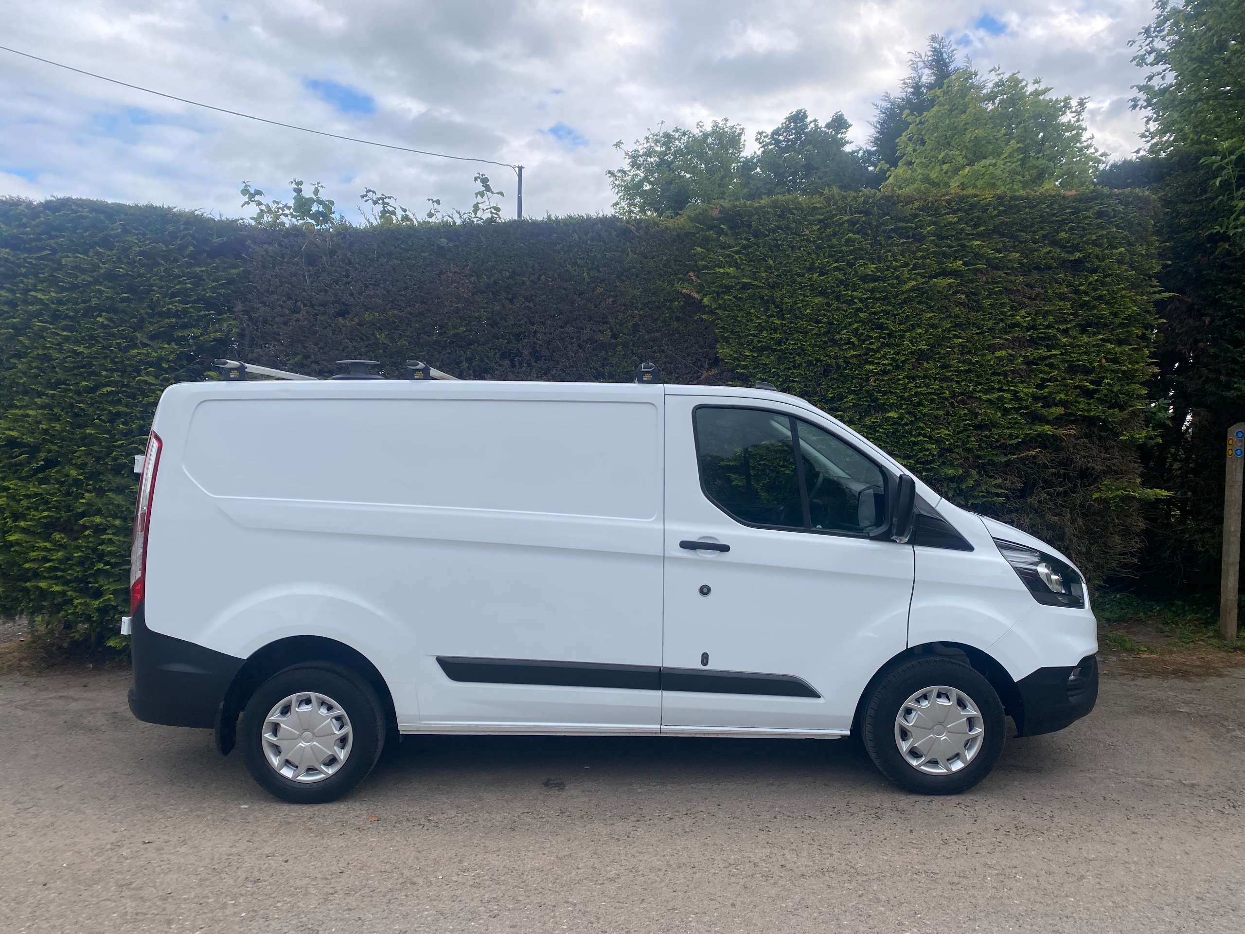 A 2020 FORD TRANSIT CUSTOM 2.0 280 L1 H1 Leader Panel Van + vat A 2020 FORD TRANSIT CUSTOM 2.0 280 L1 H1 Leader Panel Van + vat
