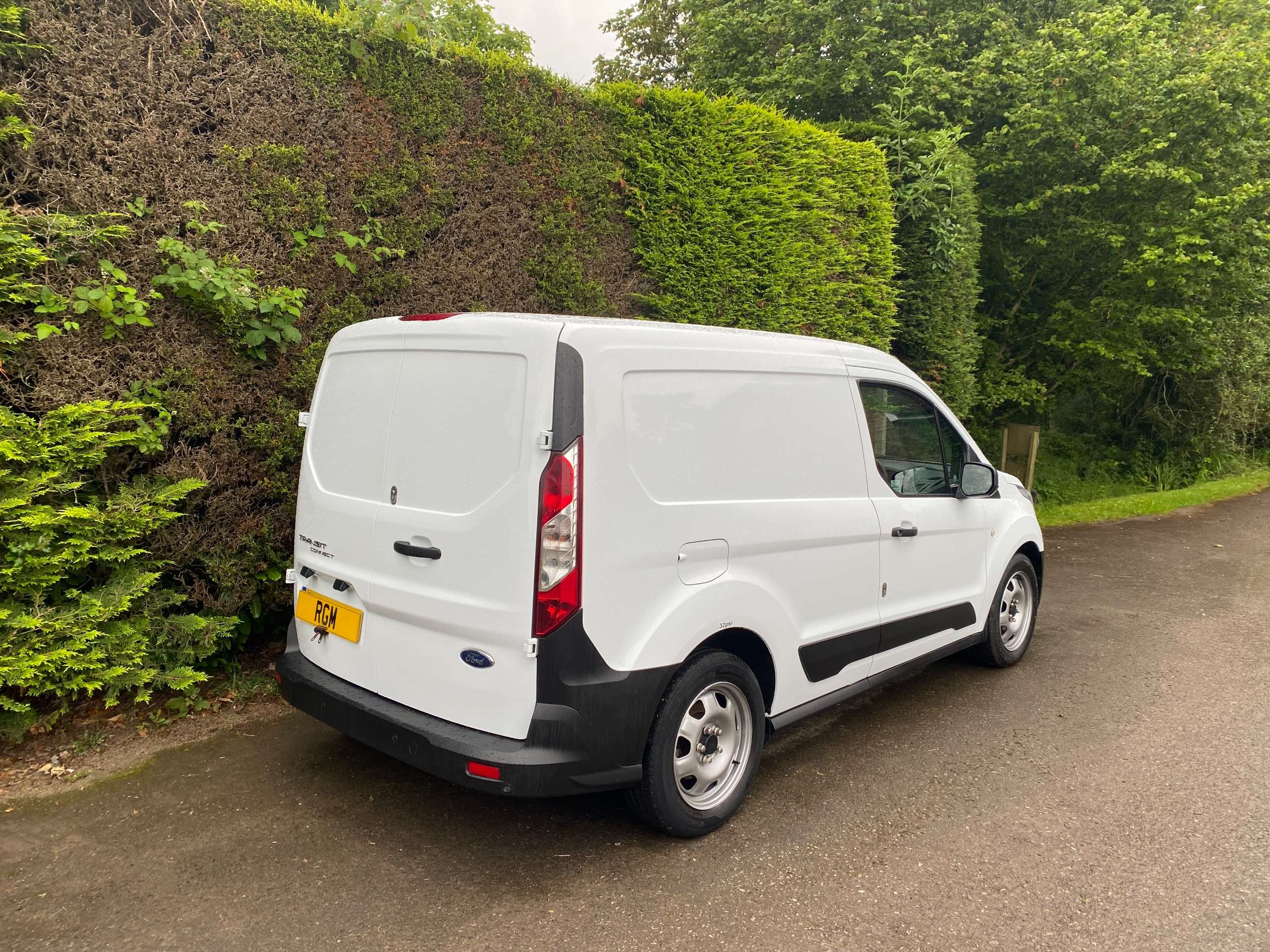 A 2020 FORD TRANSIT CONNECT 1.5 220 EcoBlue Leader Van L1 Euro 6 + vat A 2020 FORD TRANSIT CONNECT 1.5 220 EcoBlue Leader Van L1 Euro 6 + vat
