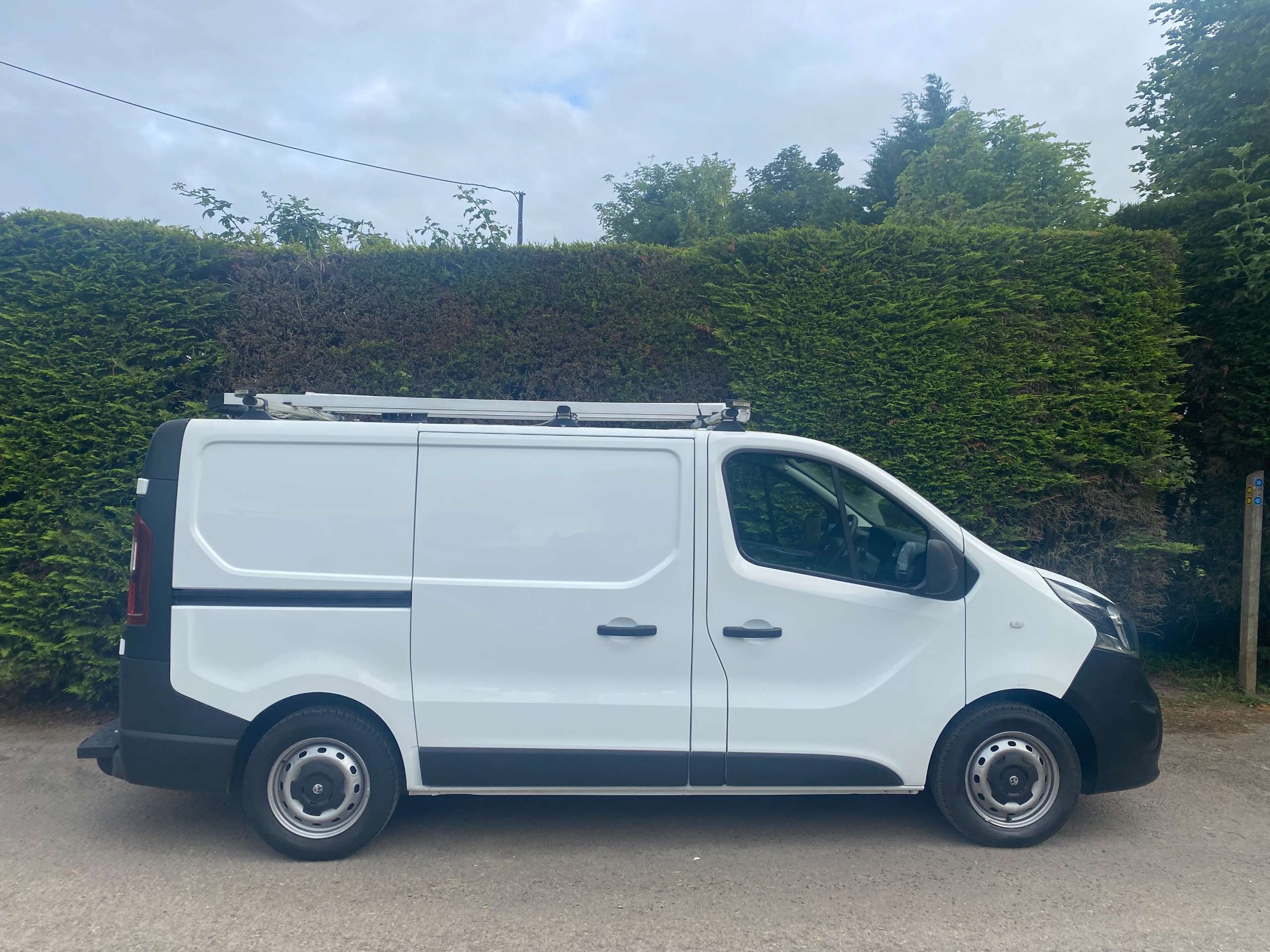 A 2019 VAUXHALL VIVARO 1.6 CDTi 2900 L1 H1 A/C VAN + vat A 2019 VAUXHALL VIVARO 1.6 CDTi 2900 L1 H1 A/C VAN + vat