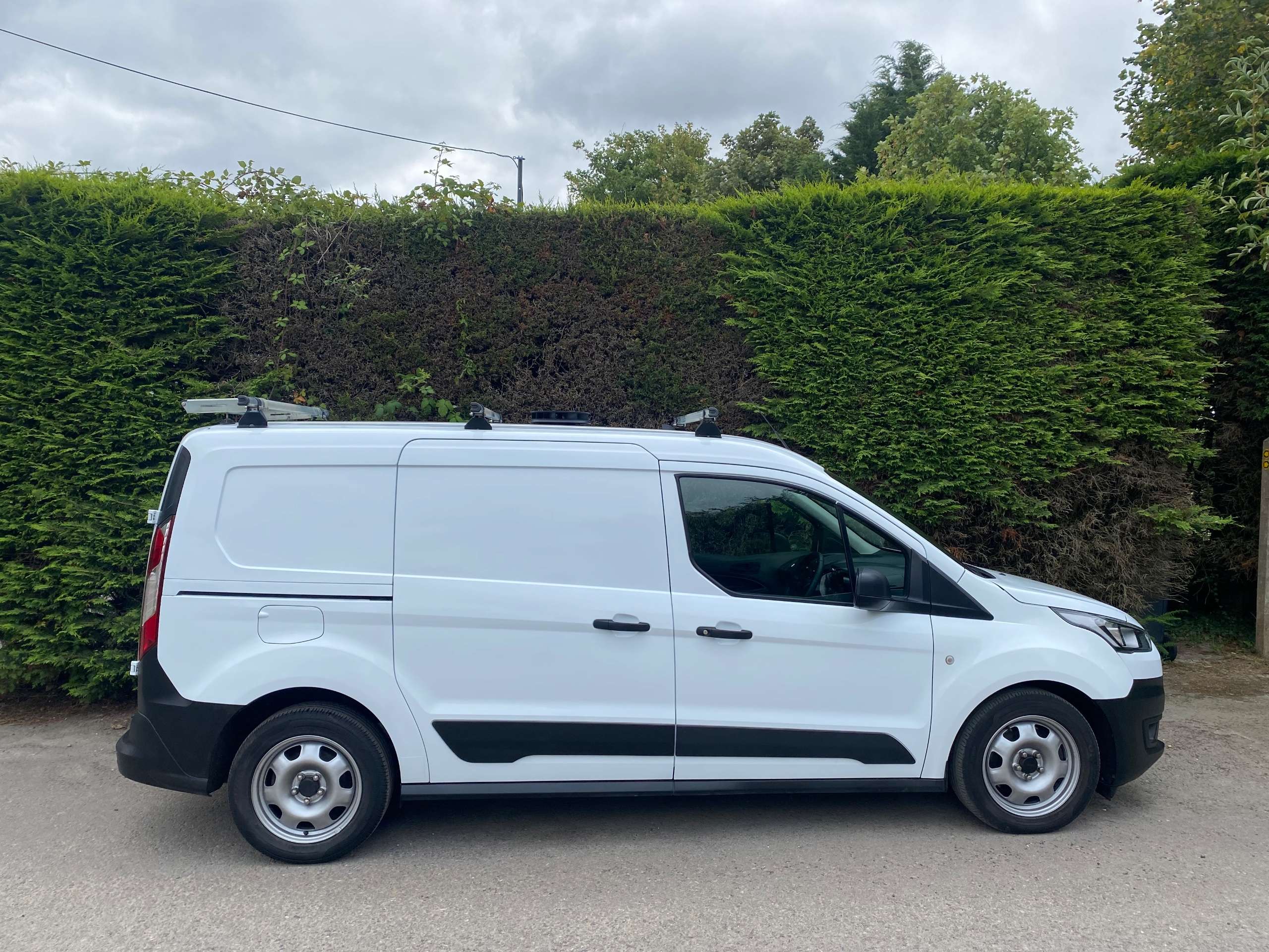 A 2022 FORD TRANSIT CONNECT 230 L2 EcoBlue Leader Van Low Miles + vat A 2022 FORD TRANSIT CONNECT 230 L2 EcoBlue Leader Van Low Miles + vat