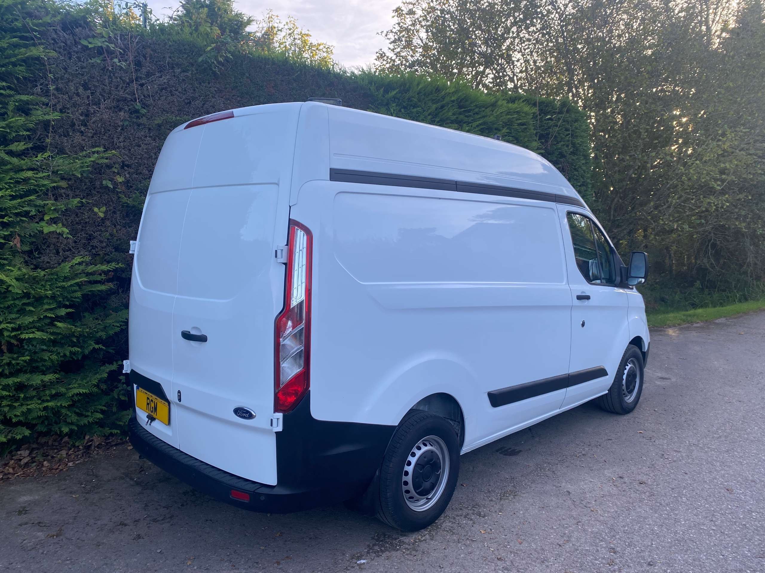 A 2019 FORD TRANSIT CUSTOM 2.0 300 Ecoblue L1 H2 A/c Van +vat A 2019 FORD TRANSIT CUSTOM 2.0 300 Ecoblue L1 H2 A/c Van +vat